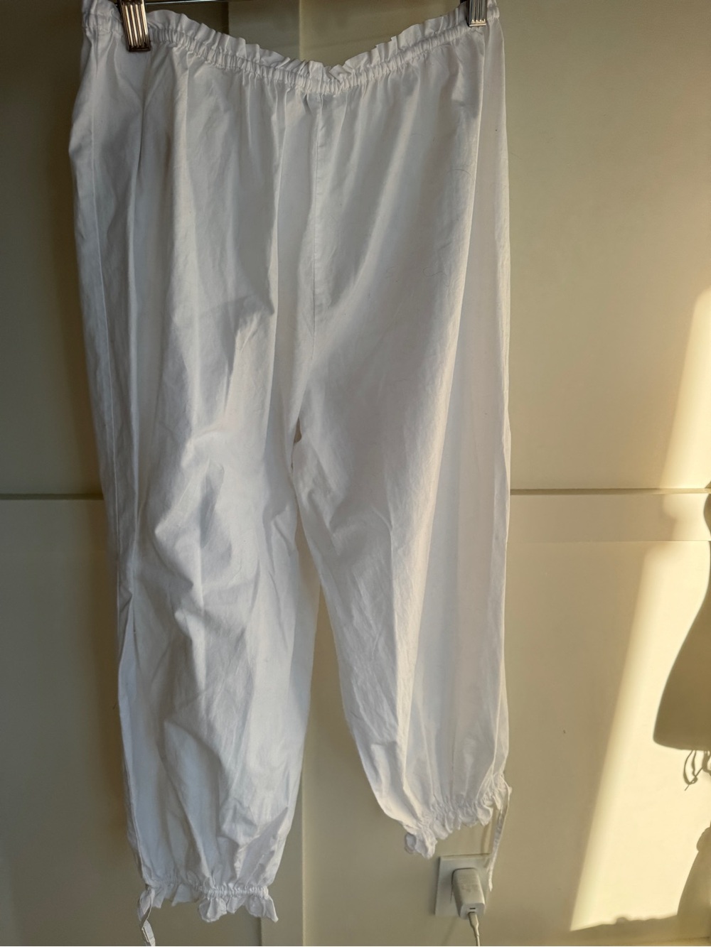 Wilfred White Casual Drawstring Hem Cotton Pants - Picture 5 of 6